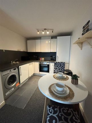 Apt 200, Centenary Plaza, 18 Holliday Street, Birmingham photo 5