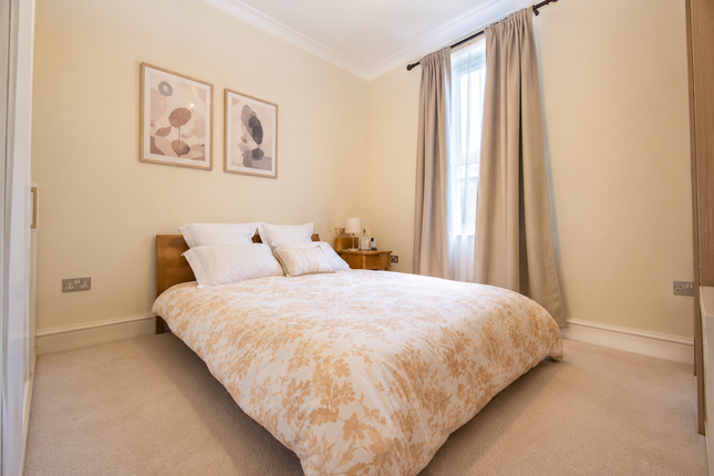 Flat 2, 116 Churchfield Road, London photo 4