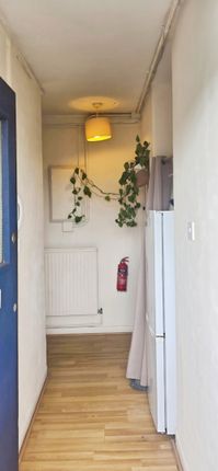 Flat 116, Rogers Estate, Globe Road, London photo 4
