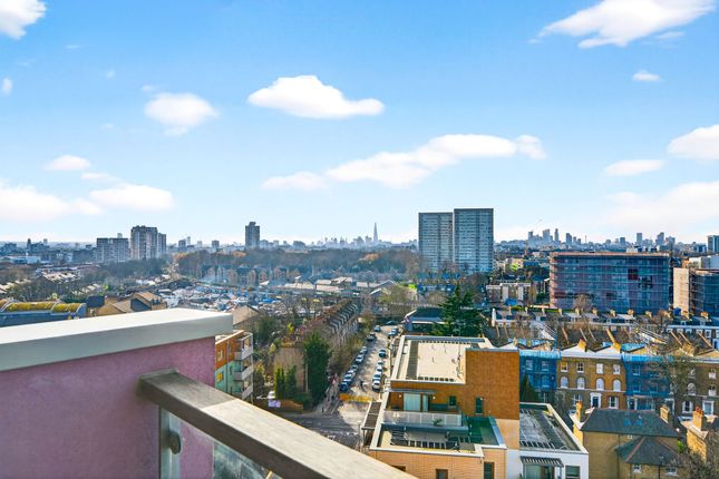 Flat 47, Mallard Point, London photo 3