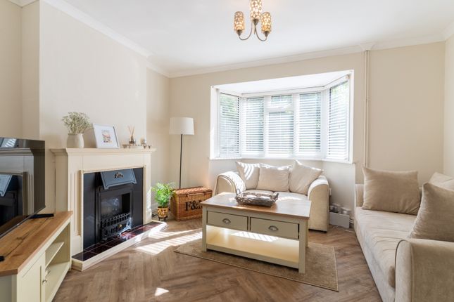 95 Taunton Vale, Gravesend, Kent photo 2