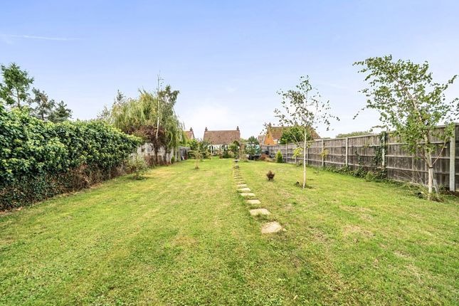 40 Fields Road, Wootton photo 3