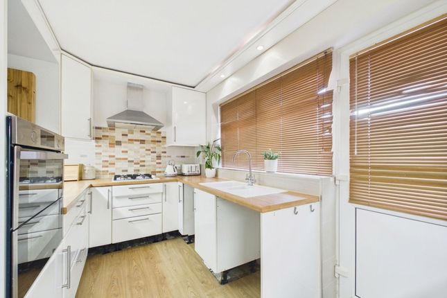 238 Abbotts Drive, Stanford-Le-Hope photo 2