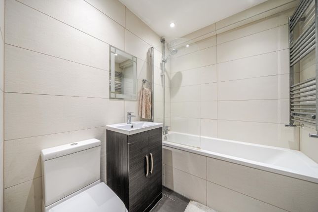 Flat 1, 185A,, Kingston Road, London photo 3