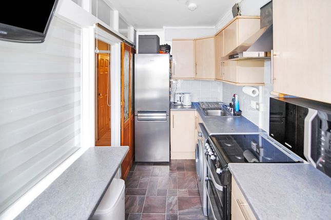 Flat Flat 9, Ryegates, Brayards Road Estate, London photo 4