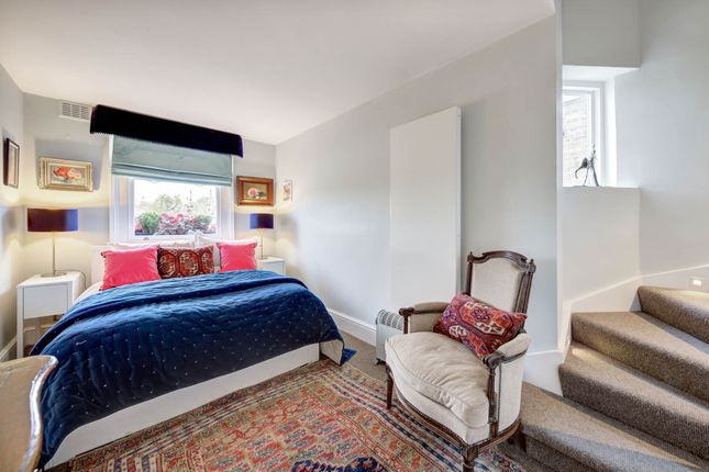 Flat for sale in Royal Crescent, Holland Park