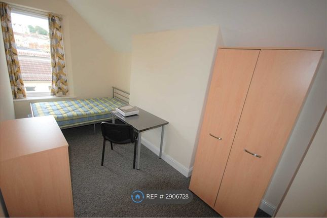 Top Floor Flat, Waverley Road, Bristol photo 5