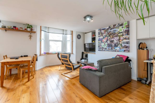 13B, Linthorpe Road, London photo 2