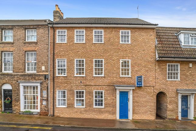 3-bed flat on 3, Churchgate Street, Bury St. Edmunds, £199,995