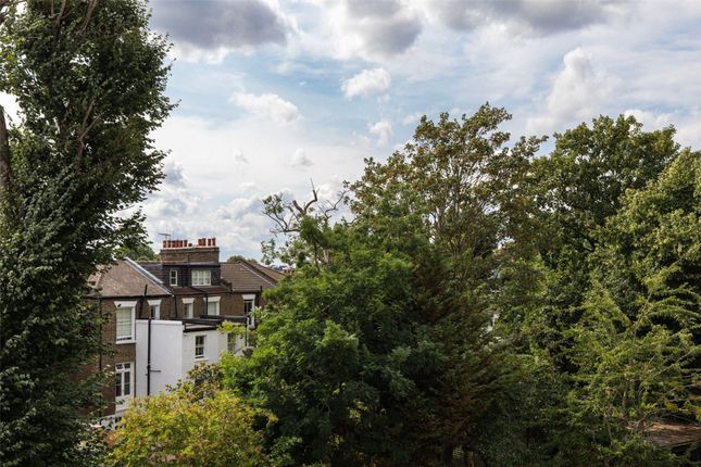 Flat 4, 88 Lauriston Road, London photo 2