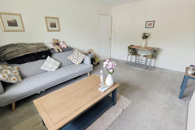 37, Marion Way, Birmingham photo 3