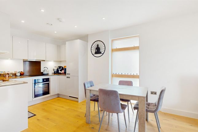 Flat 17, Oak Lodge, Riverwell Close, Watford photo 3