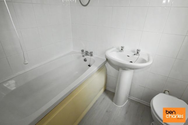 4, St. Pauls Close, Durham photo 4