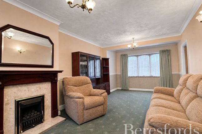 Eyhurst Avenue, Hornchurch photo 3