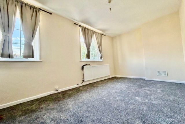 00, Westcott Crescent, Hanwell photo 2