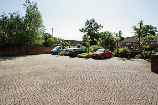 Flat for sale in Winchester Road, Chandler's Ford, Eastleigh, Hampshire