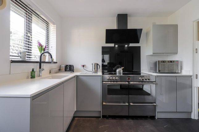 8, Viewtree Close, Rotherham photo 4