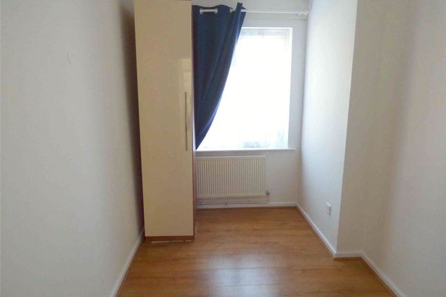 Maisonette to rent in Luther Close, Edgware