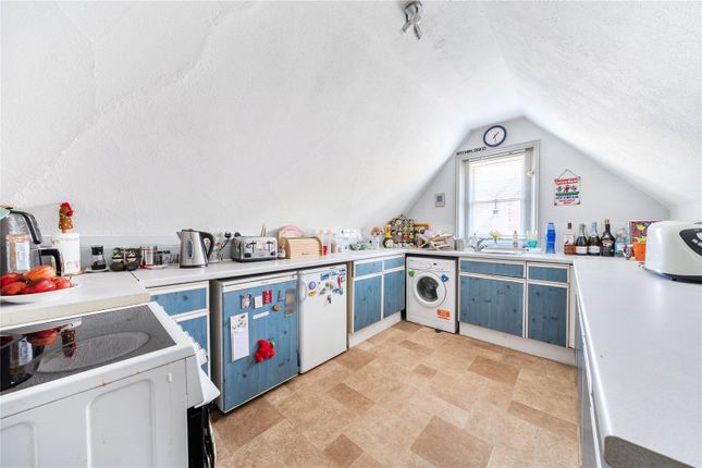 Flat C, 39, Somers Road, Surrey photo 4