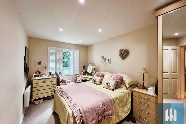 16, Empire Court, Brighouse photo 4