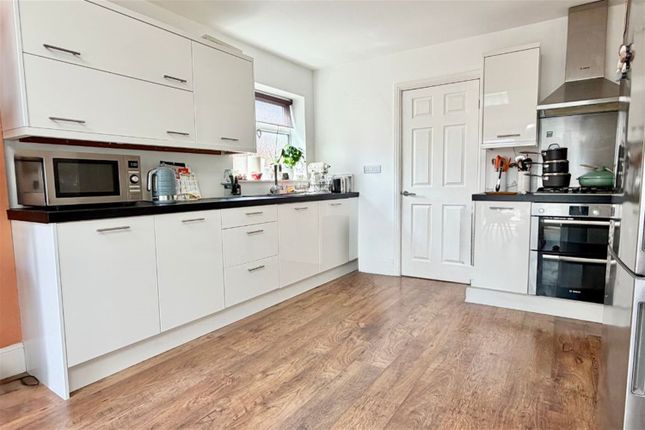 22, Holmfield Road, Chilwell, Nottingham photo 2