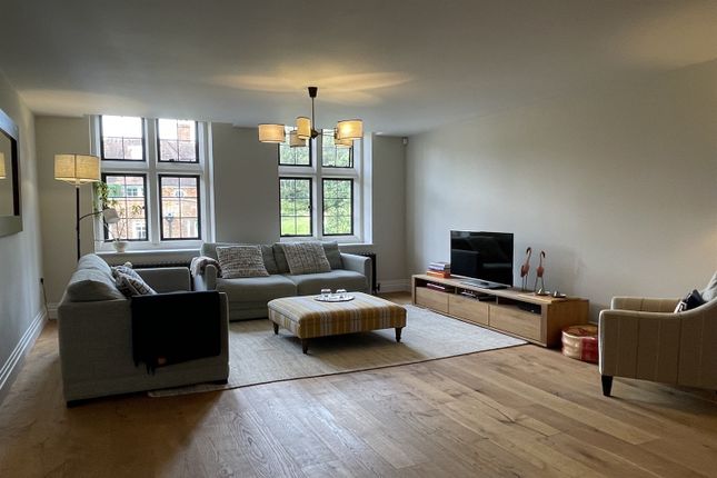 Flat to rent in 28 King Edward Vii Apartments, Kings Drive, Midhurst, West Sussex