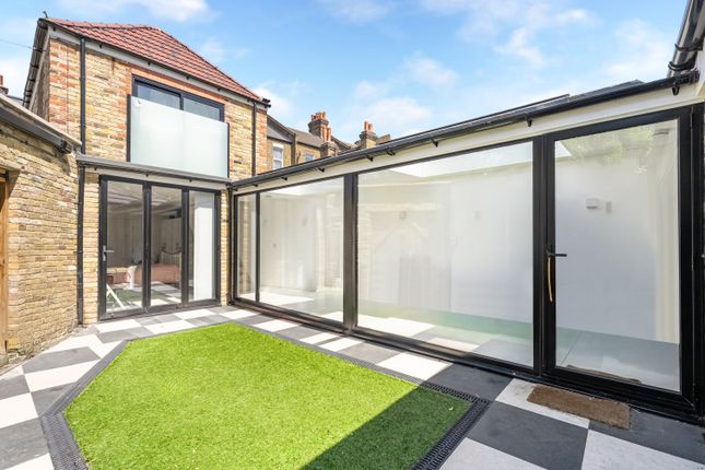 118A, Bickersteth Road, London photo 2