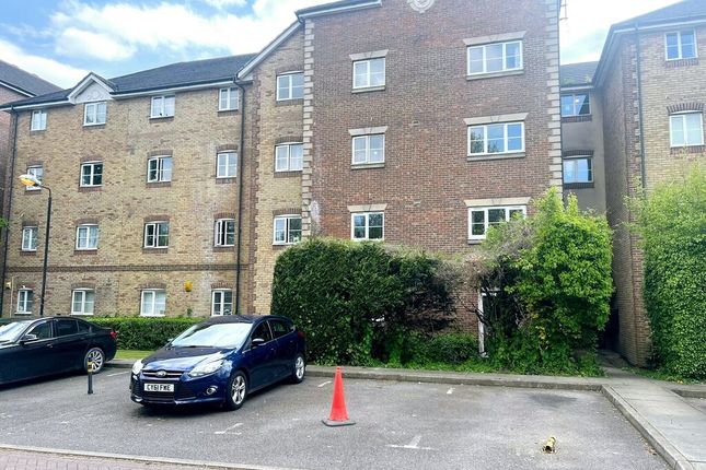 Flat for sale in Harrisons Wharf, Purfleet