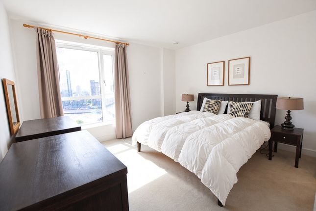 Apartment 101 Berkeley Tower 48, Westferry Circus, London photo 2