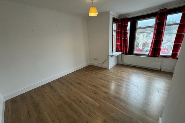 Maisonette to rent in Aldborough Road South, Ilford