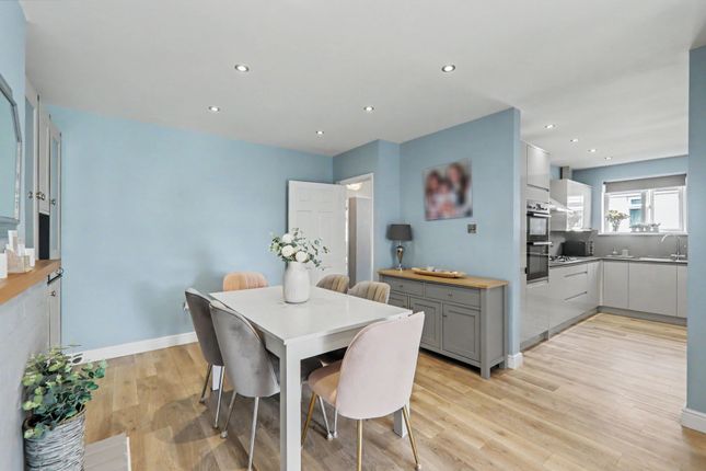 52 Old Shoreham Road, Lancing photo 3