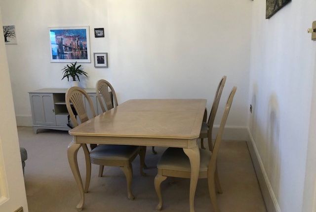 Flat 58, Redhill photo 4