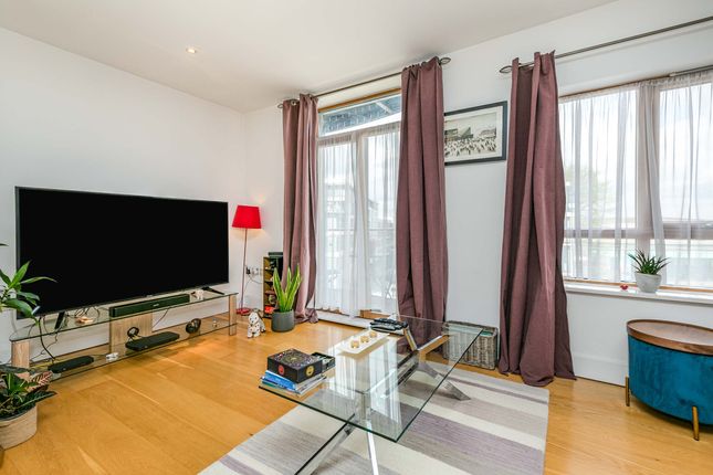 Flat C10,, Trinity Gate, Guildford photo 4