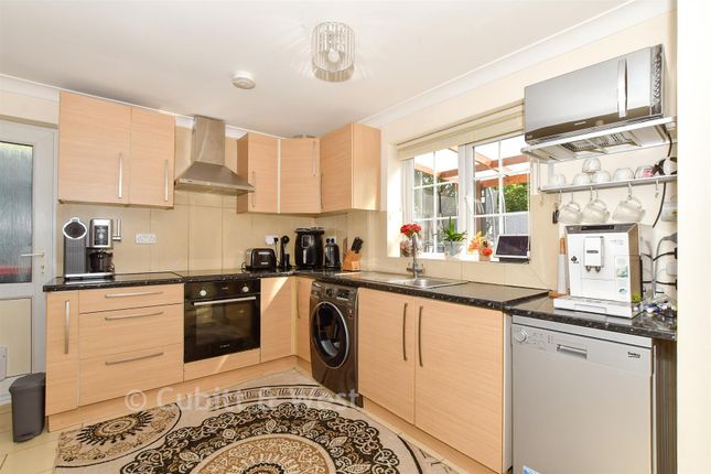 20, Shepherd Close, Crawley photo 2