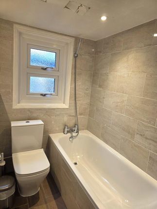 19 Hemberton Road, London photo 3