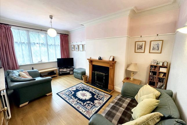 2 Queens Drive, Manchester photo 2
