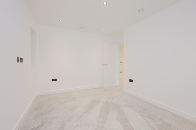 Apartment 5,, Ace Court, Wimbledon photo 4