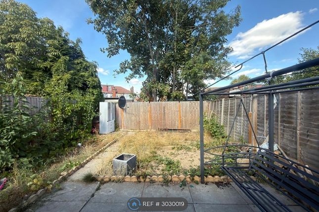 Hydefield Close, London photo 5