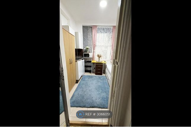 Knaresborough Place, Garden Flat, London photo 3