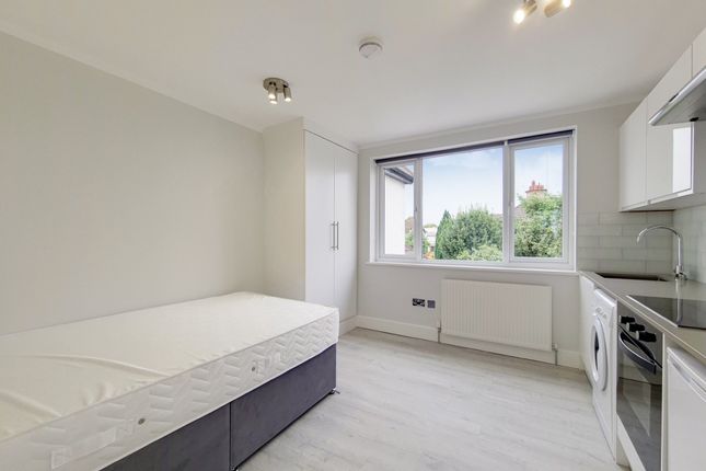 Thumbnail Studio to rent in The Drive, London