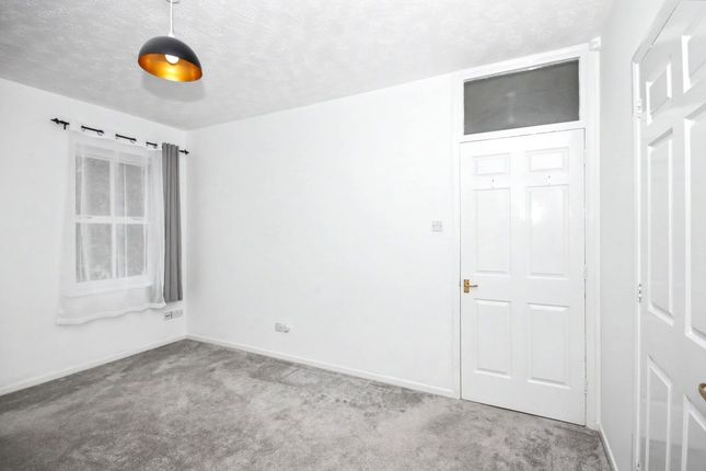 28, Lavenham Court, Peterborough photo 4