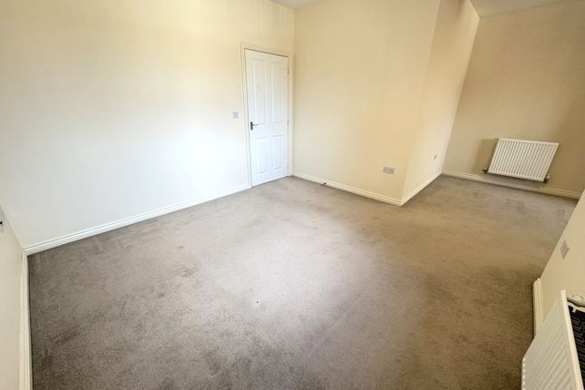 42 Lakelot Close, Willenhall photo 3