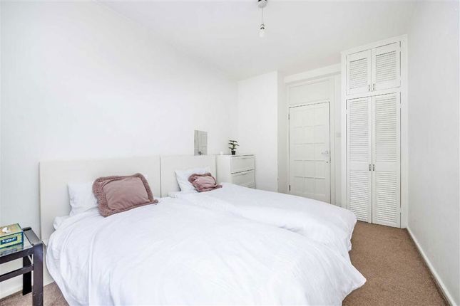 Flat 5, 24, Hyde Park Square, London photo 4