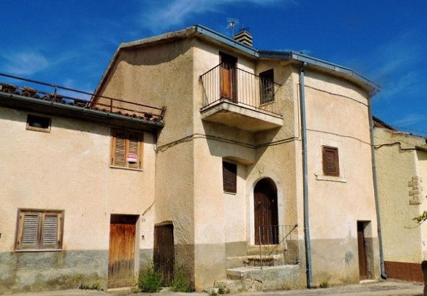 Thumbnail Terraced house for sale in Caramanico Terme, Pescara, Abruzzo
