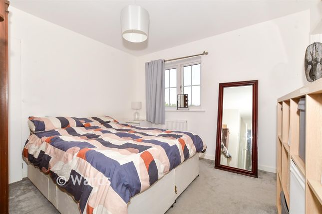 24, Weavering Court, Maidstone photo 4