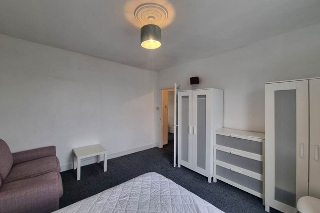 Maisonette to rent in Blackstock Road, London