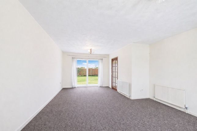 14 Foxcroft Close, Leicester photo 4