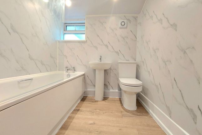 28 Blaen-y-Cwm Terrace, Treorchy photo 4