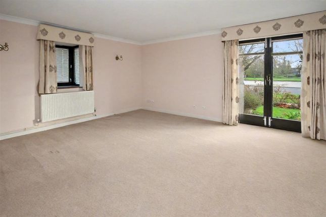 Flat 2 Albany House, 4, The Embankment, Bedford photo 3