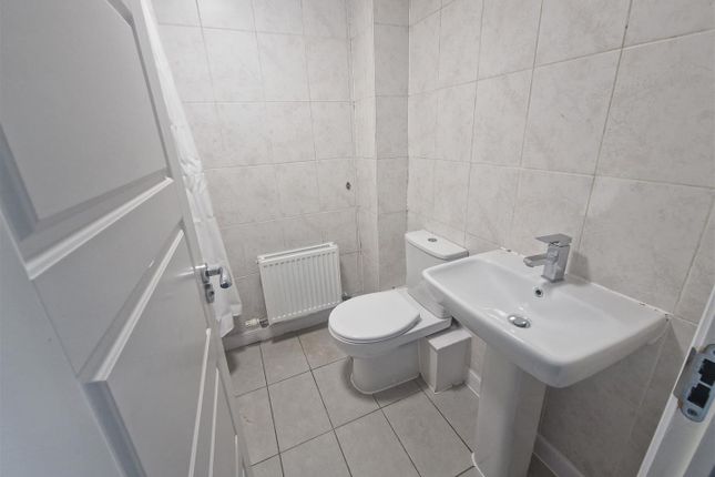 12, Wheeler Close, Dartford photo 5